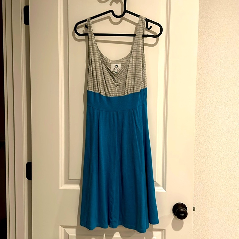 Flattering boutique dress! Makes your waist look tiny!